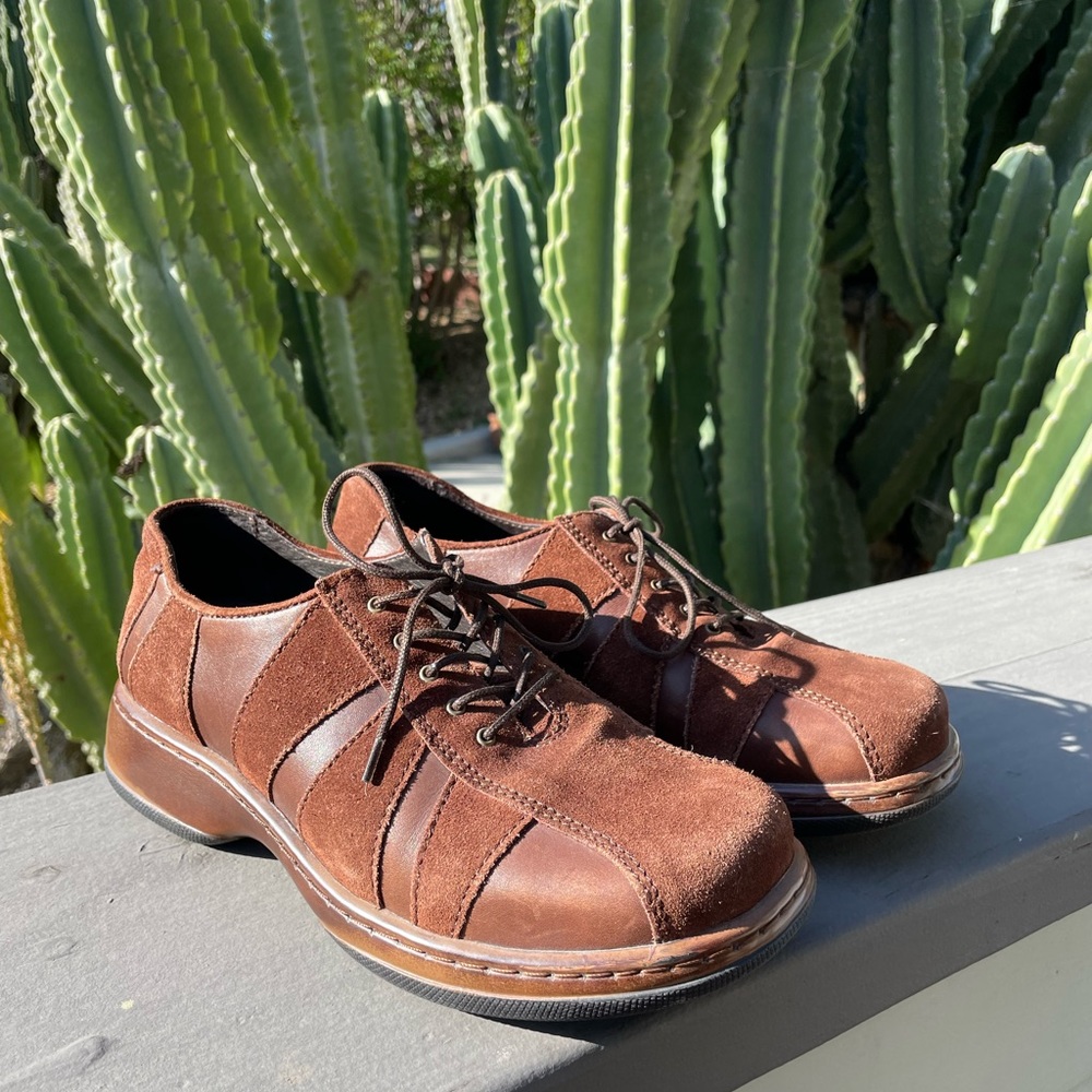 Vintage brown suede & leather Dansko oxford style shoes - EU 40